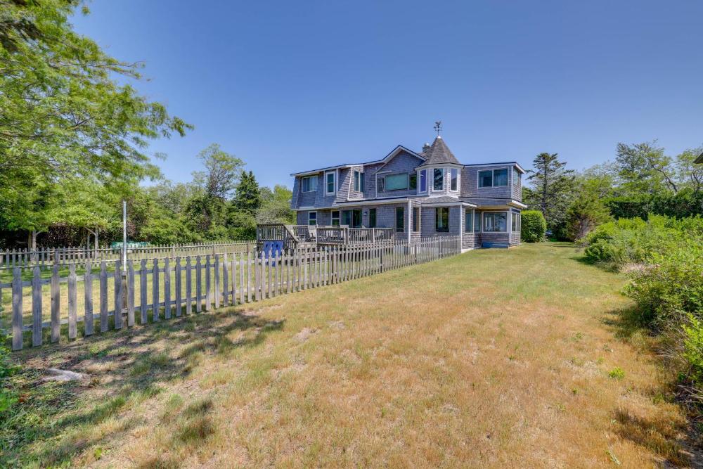 5 Mi to Provincetown! Water-View Beach House